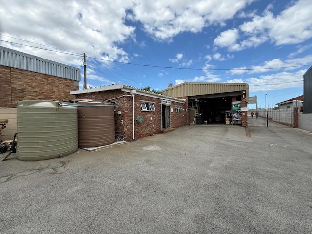 To Let Commercial Property for Rent in Sidwell Eastern Cape